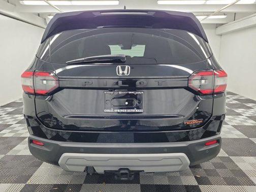 Crystal Black Pearl 2023 Honda Pilot TrailSport