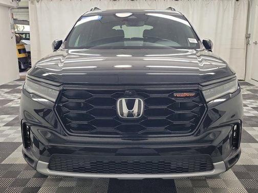 Crystal Black Pearl 2023 Honda Pilot TrailSport