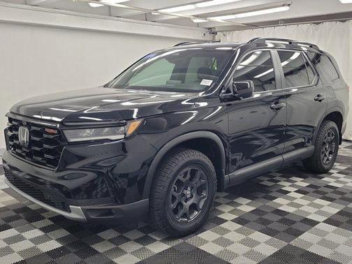 Crystal Black Pearl 2023 Honda Pilot TrailSport