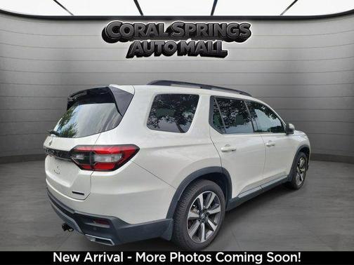 White 2023 Honda Pilot Touring