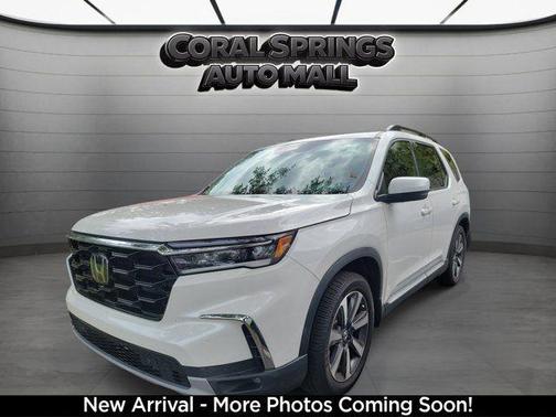 White 2023 Honda Pilot Touring