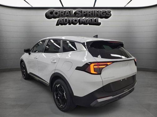 Glacial White Pearl 2026 Kia Sportage EX