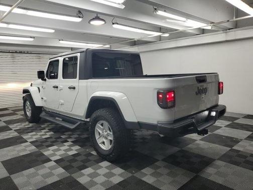 2023 Jeep Gladiator Sport