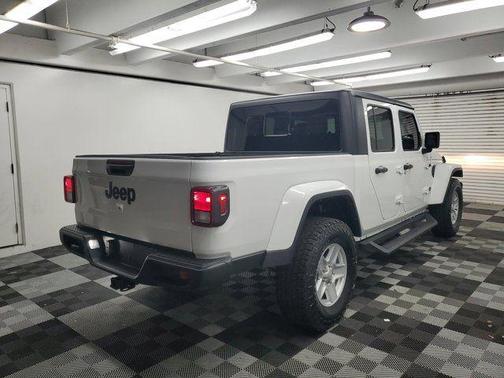 2023 Jeep Gladiator Sport