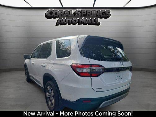 Silver 2024 Honda Pilot EX-L 7-Passenger