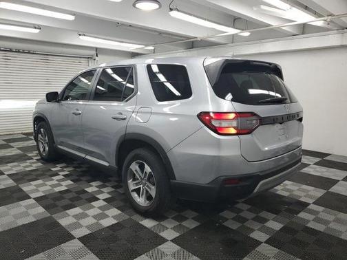 2023 Honda Pilot EX-L 8-Passenger