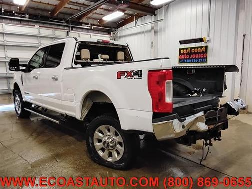 Oxford White 2019 Ford F-350 Lariat