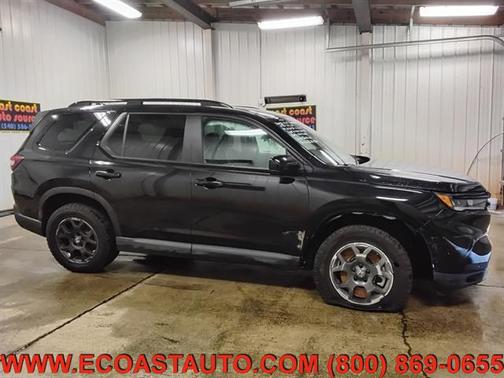 Crystal Black Pearl 2025 Honda Pilot TrailSport