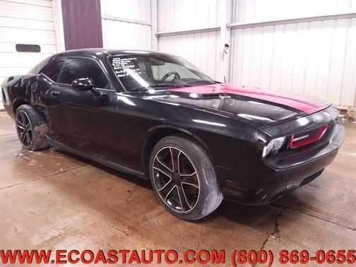 Photo 5 of 14 of 2010 Dodge Challenger SE