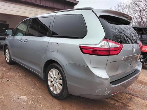 2016 Toyota Sienna XLE