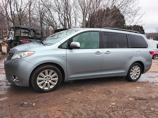 2016 Toyota Sienna XLE