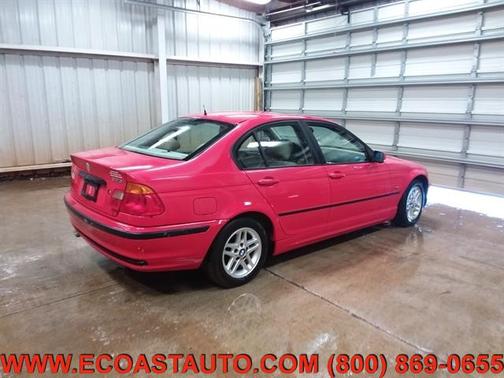 2000 BMW 323 323i Sedan