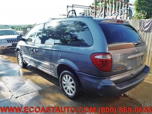 Photo 3 of 12 of 2002 Chrysler Town & Country Limited
