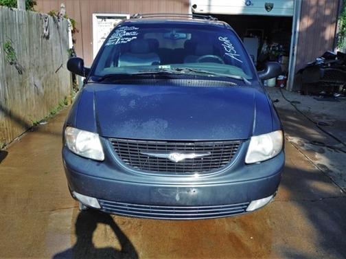 2002 Chrysler Town & Country Limited