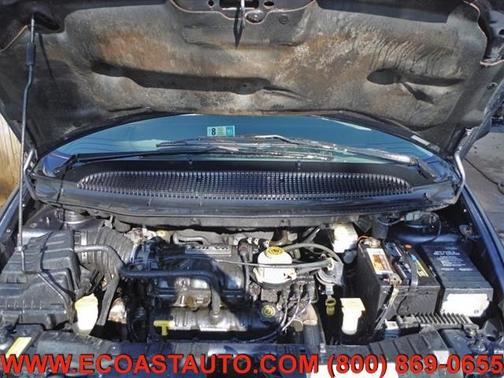 Photo 4 of 12 of 2002 Chrysler Town & Country Limited