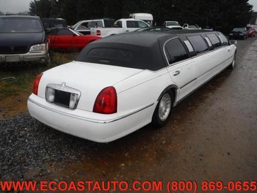 Photo 3 of 12 of 2000 Lincoln Town Car Executive
