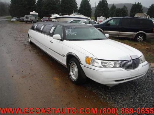 Photo 2 of 12 of 2000 Lincoln Town Car Executive