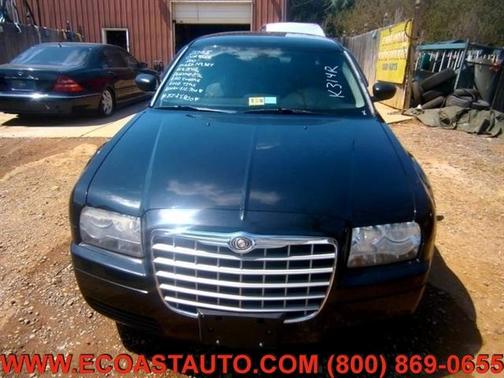 Photo 4 of 7 of 2005 Chrysler 300 Base