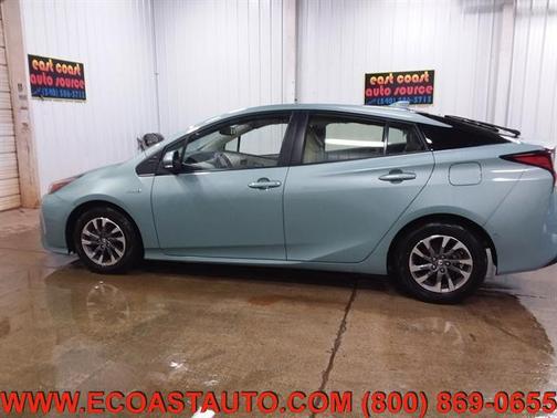 2022 Toyota Prius LE