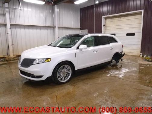 Photo 2 of 21 of 2014 Lincoln MKT EcoBoost