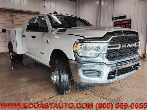 Bright White Clearcoat 2019 RAM 3500 4x4 DIESEL CREWCAB UTILITY BOX