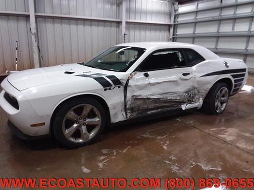 Photo 2 of 18 of 2011 Dodge Challenger R/T