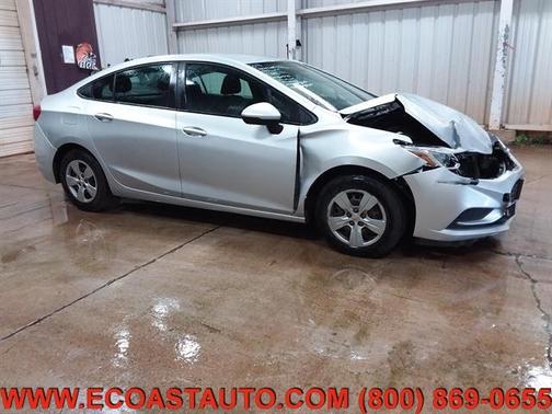 Photo 5 of 17 of 2018 Chevrolet Cruze LS