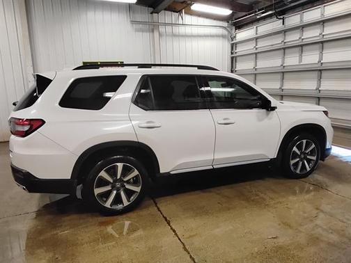 2023 Honda Pilot Touring 8-Passenger