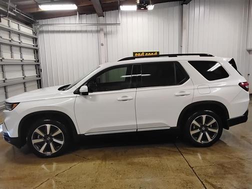2023 Honda Pilot Touring 8-Passenger