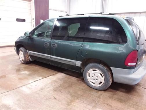 Photo 3 of 18 of 1997 Dodge Caravan SE