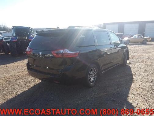 2020 Toyota Sienna XLE