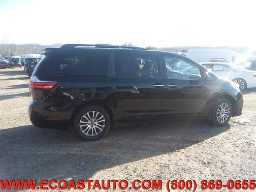 2020 Toyota Sienna XLE