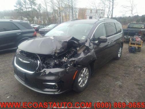 Photo 1 of 10 of 2021 Chrysler Pacifica Touring-L