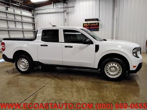 Oxford White 2025 Ford Maverick XL