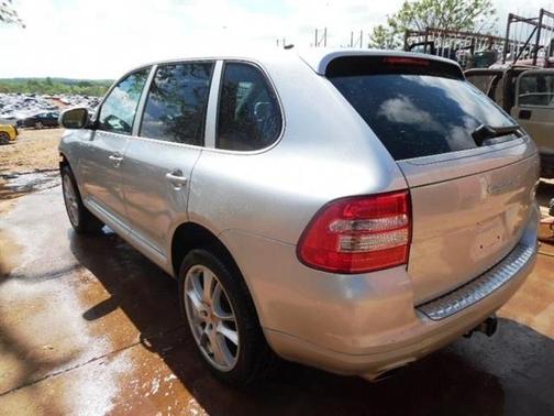 Photo 3 of 10 of 2006 Porsche Cayenne S