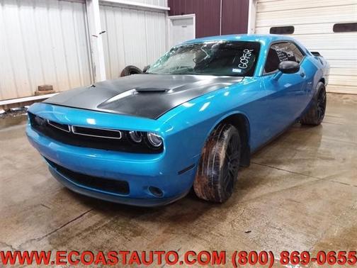 Photo 2 of 19 of 2018 Dodge Challenger SXT