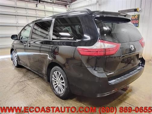 Infinite Black Metallic Clearcoat 2020 Toyota Sienna XLE