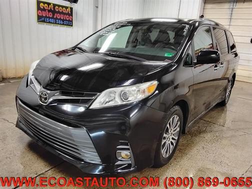 Infinite Black Metallic Clearcoat 2020 Toyota Sienna XLE