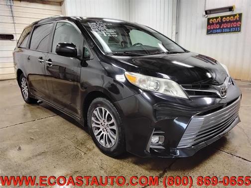 Infinite Black Metallic Clearcoat 2020 Toyota Sienna XLE