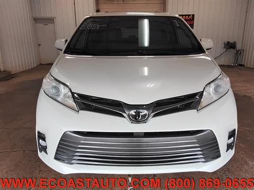 2020 Toyota Sienna XLE