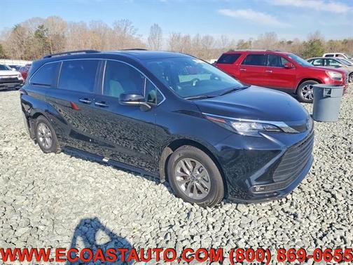 Midnight Black Metallic 2025 Toyota Sienna XLE