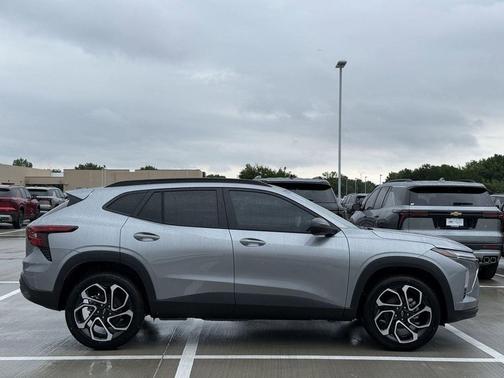 Sterling Gray Metallic 2026 Chevrolet Trax FWD 2RS