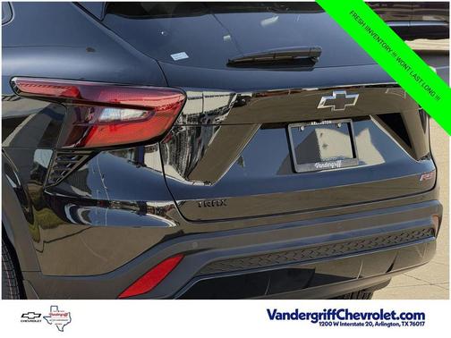 Mosaic Black Metallic 2026 Chevrolet Trax FWD 2RS