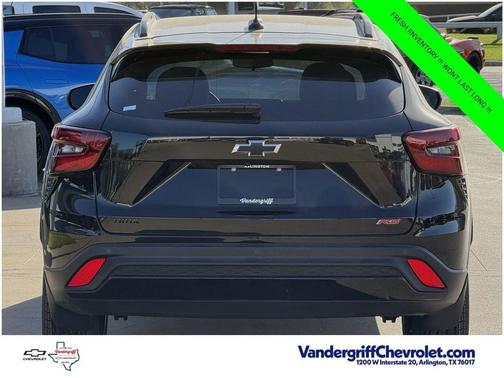 Mosaic Black Metallic 2026 Chevrolet Trax FWD 2RS