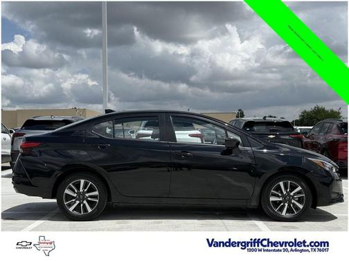 Super Black 2025 Nissan Versa 1.6 SV