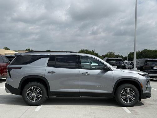 Sterling Gray Metallic 2026 Chevrolet Traverse LT