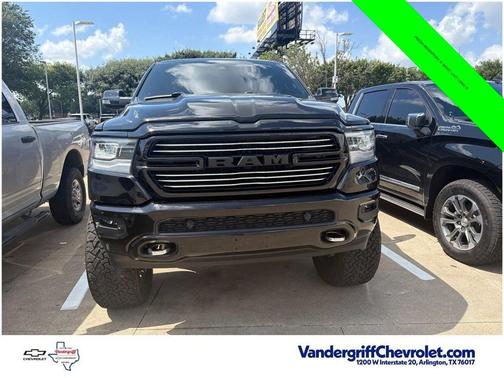 Diamond Black Crystal Pearlcoat 2024 RAM 1500 Laramie