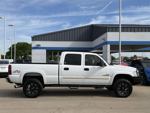 2004 Chevrolet Silverado 2500 LS H/D Crew Cab