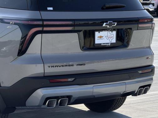 Sandstone Gray 2026 Chevrolet Traverse AWD Z71