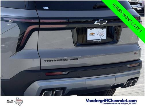 Sandstone Gray 2026 Chevrolet Traverse AWD Z71